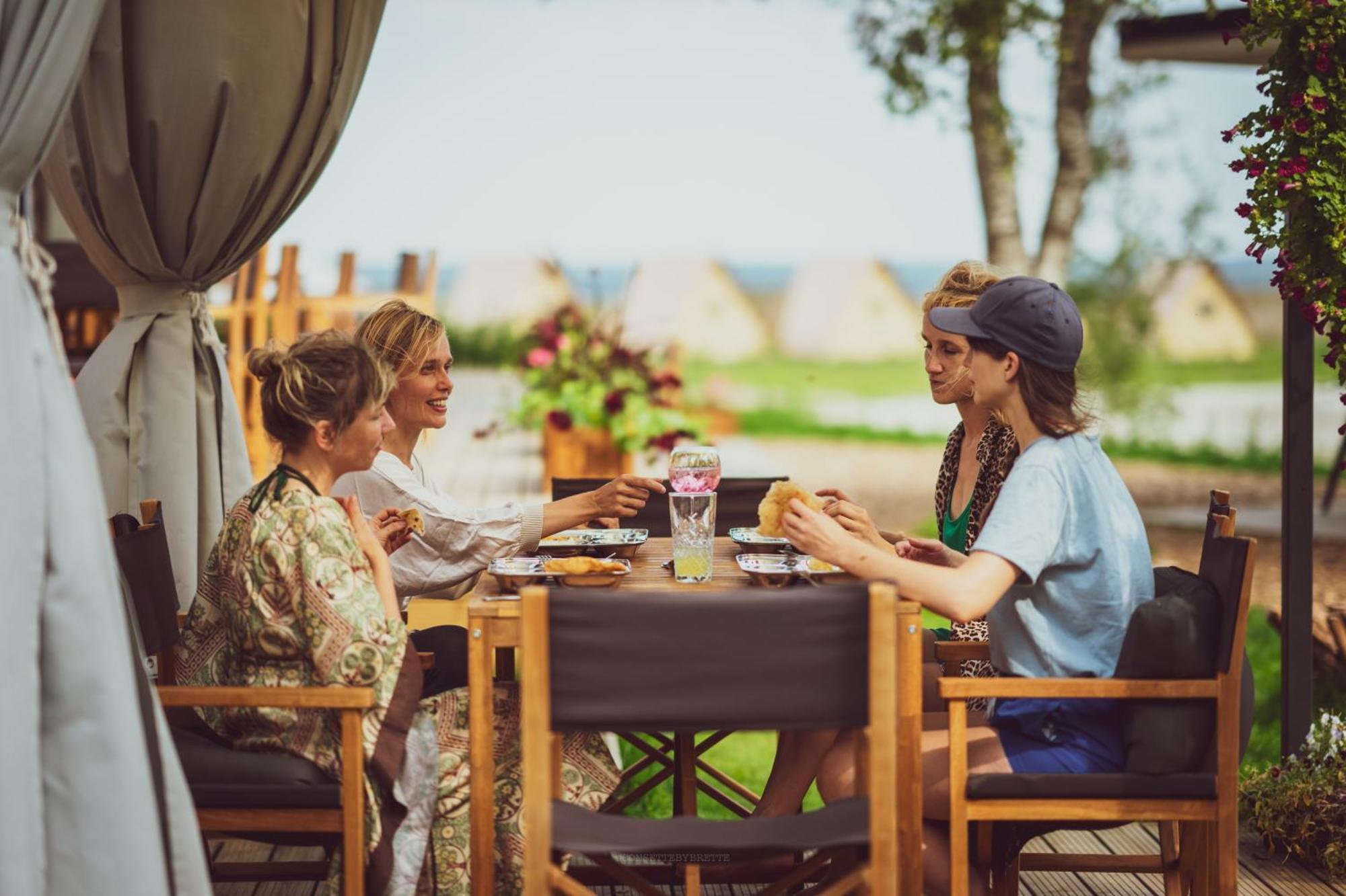 Mia Glamping Hotell Orissaare Exteriör bild