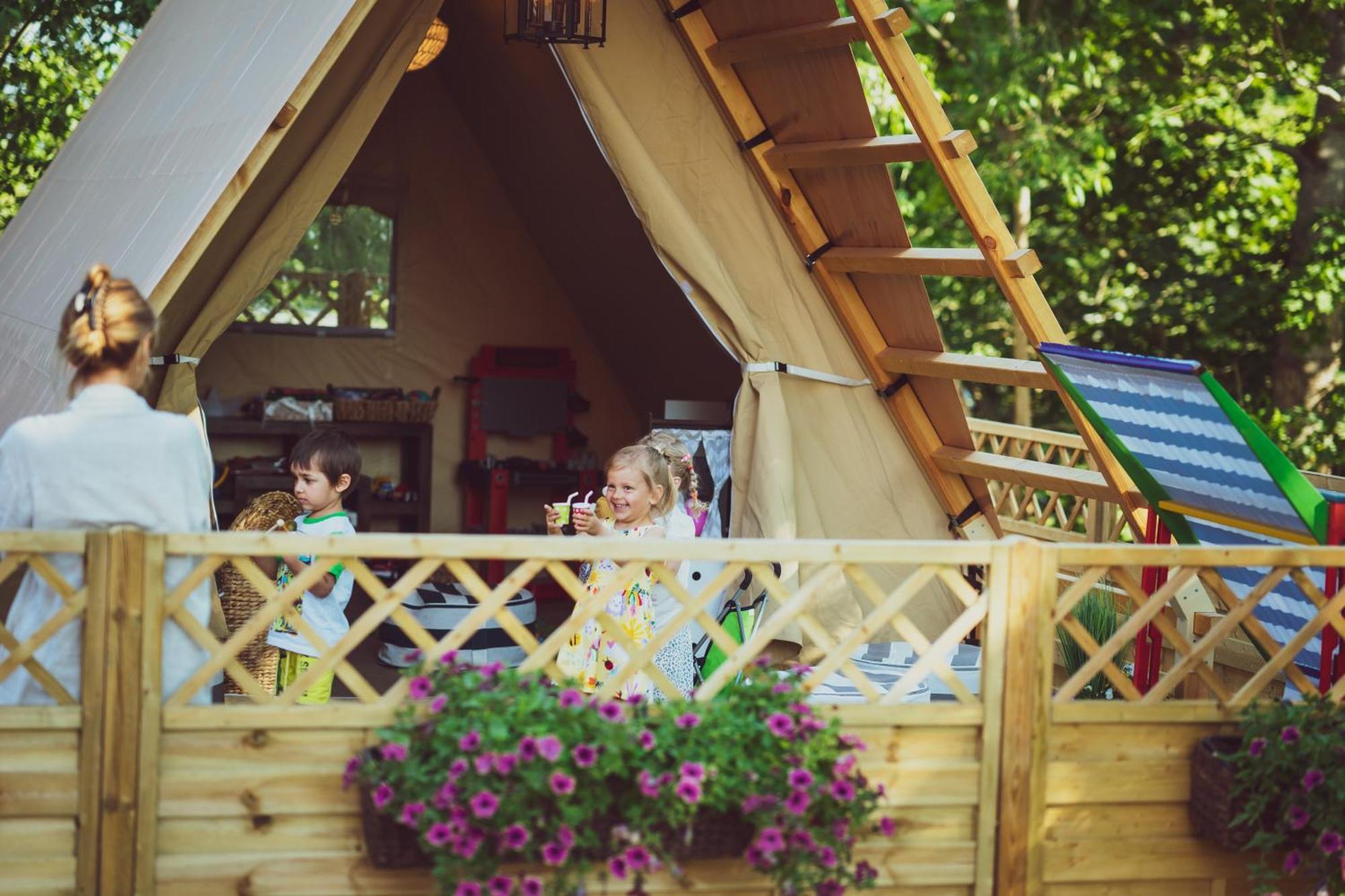 Mia Glamping Hotell Orissaare Exteriör bild