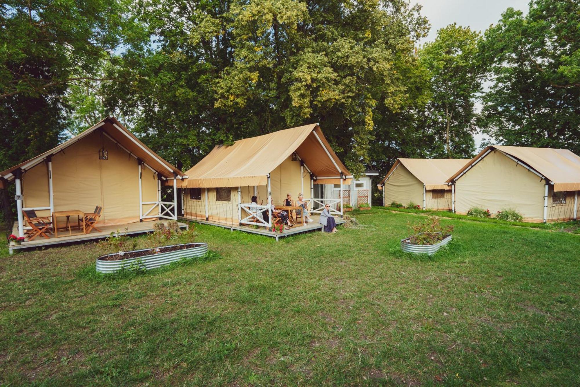 Mia Glamping Hotell Orissaare Exteriör bild